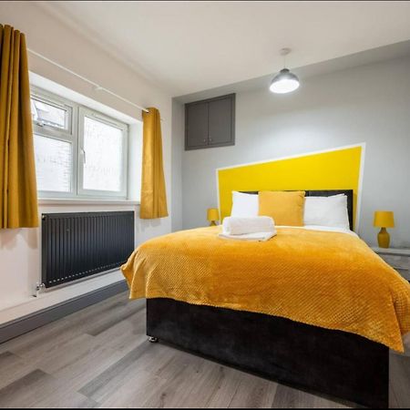Stunning One Bedroom Apartments Near Shops & Central Кардиф Екстериор снимка