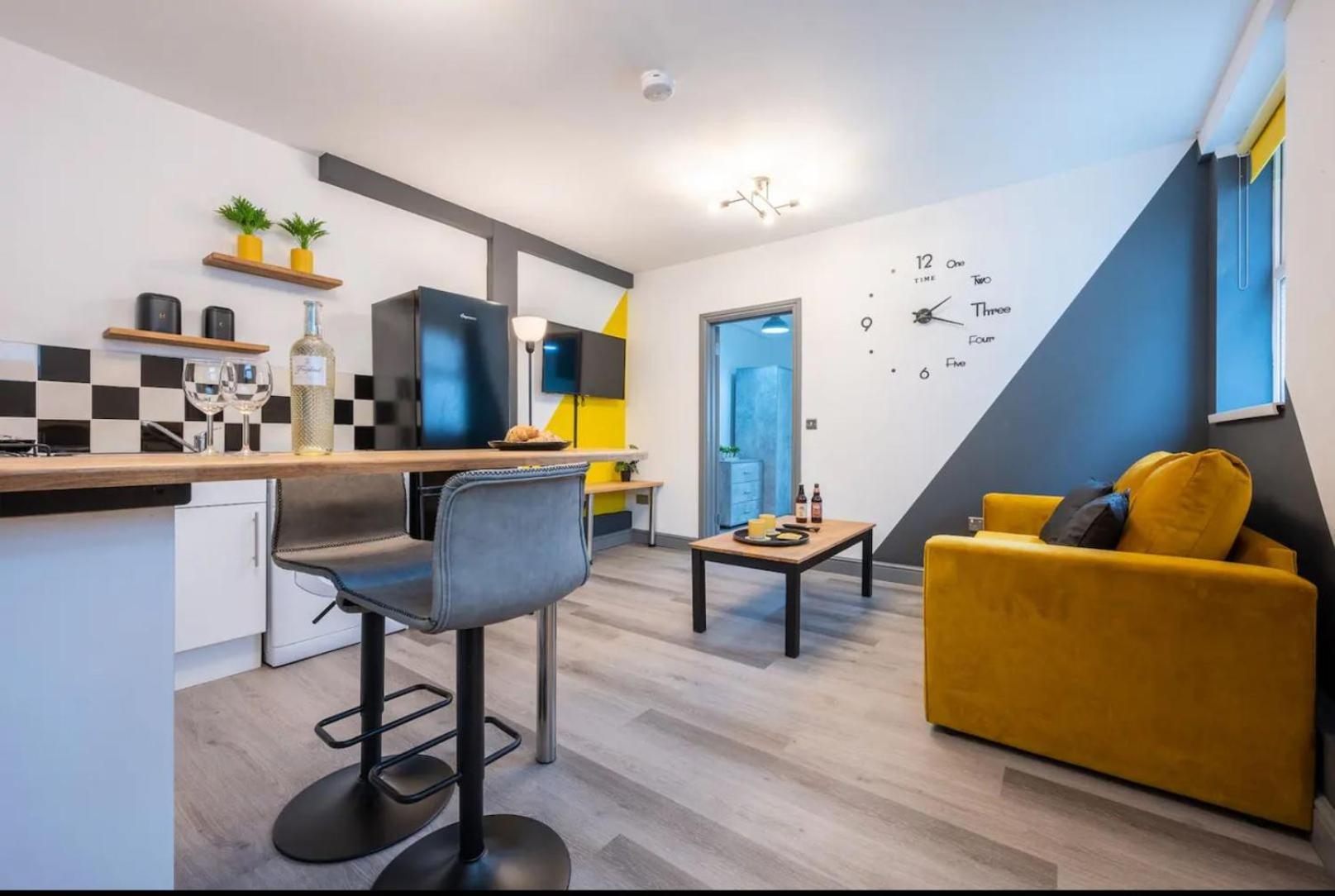 Stunning One Bedroom Apartments Near Shops & Central Кардиф Екстериор снимка